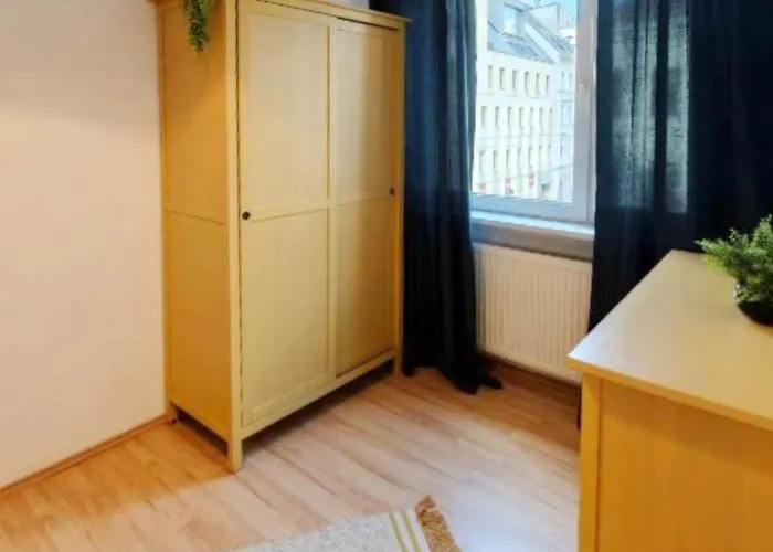 Metro 1br - 3 Min To U1 Metro - Free Parking *